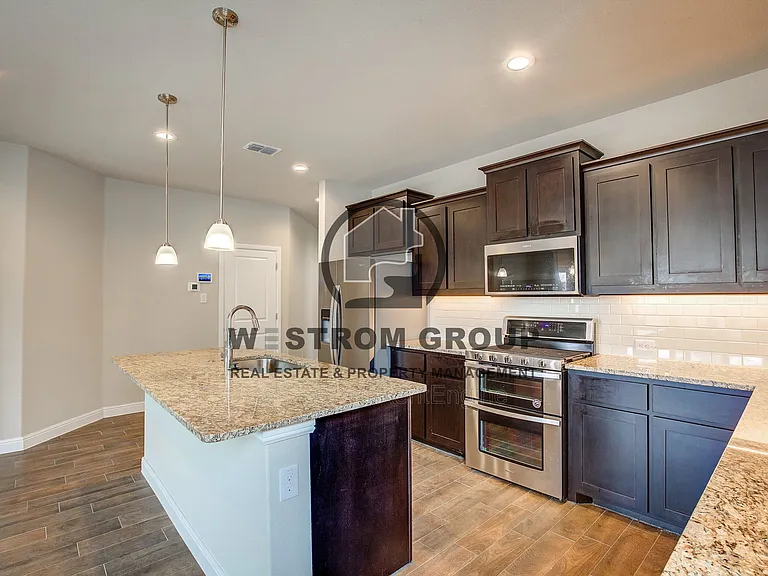 820 Greenford Mnr — Photo 13