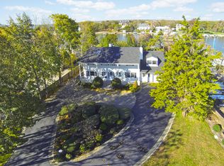 6 Beech Rd, Islip, NY 11751