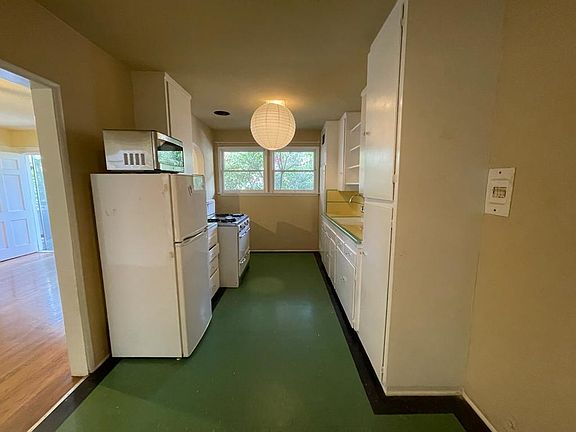 3rd image of 3232 Descanso Dr #9