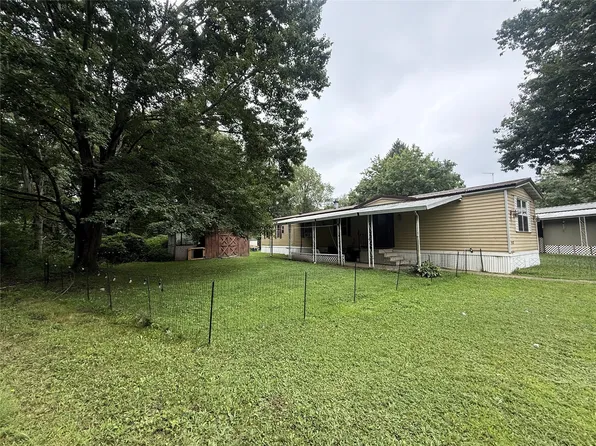 16327 Horseshoe Dr, Saegertown, PA 16433