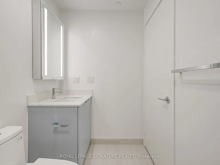285 Dufferin St W #728 — Photo 13
