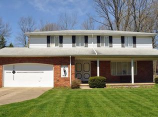 27946 Forestwood Pkwy, North Olmsted, OH 44070
