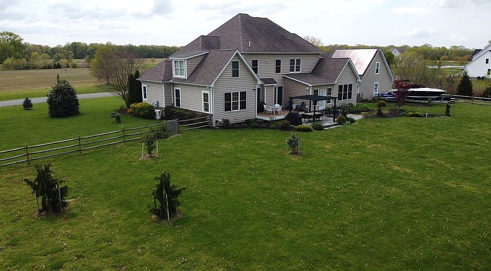 2nd image of 122 Grays Pond Ln