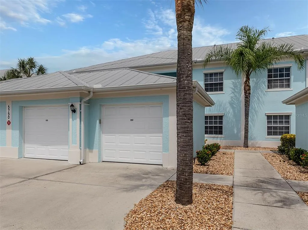 Building Photo - 5750 Sabal Trace Dr #202BD5