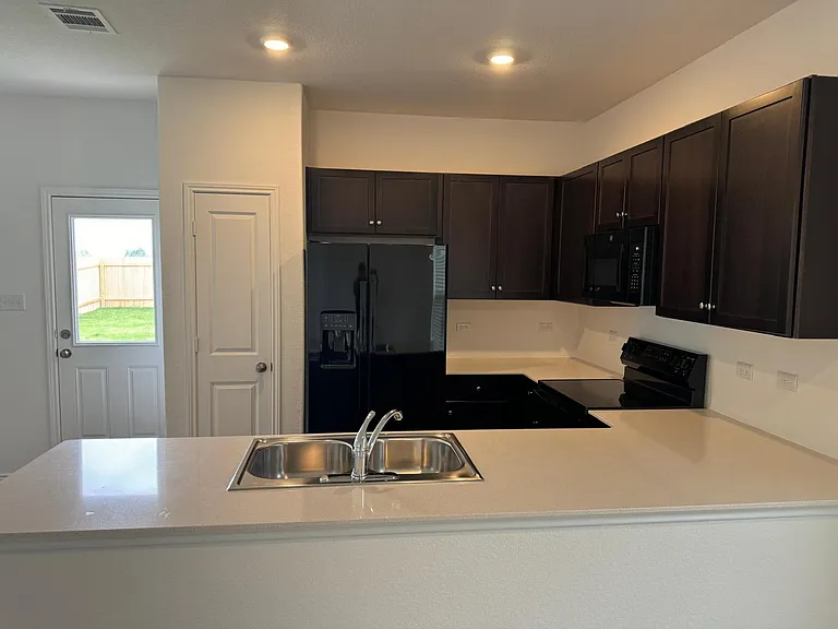 1139 Catfish Ln — Photo 6