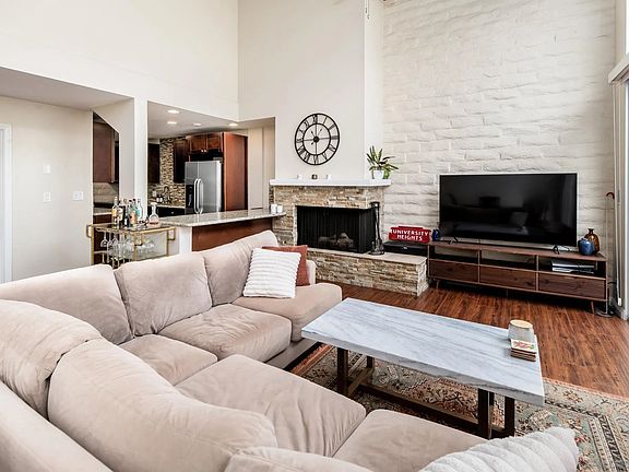 3rd image of 2544 Navarra Dr Unit 4