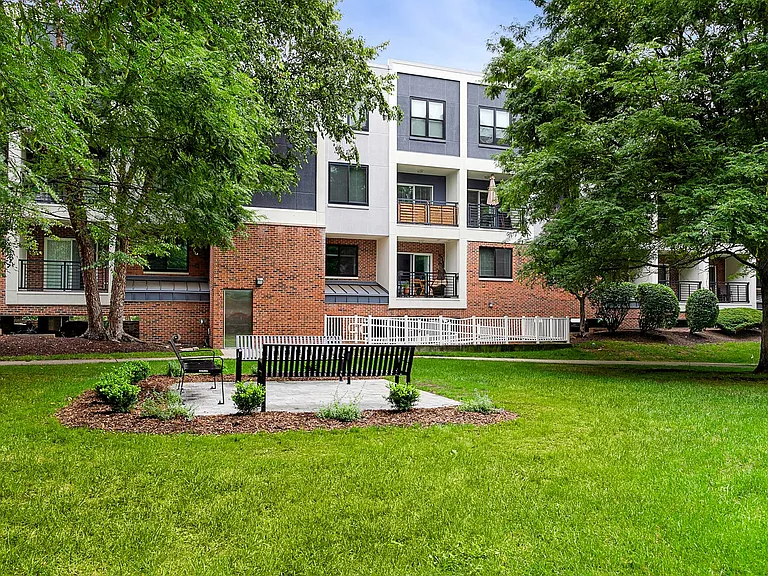 River Club Apartments — Photo 33