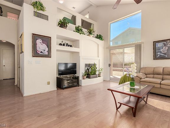 4th image of 891 Sweeping Vine Ave