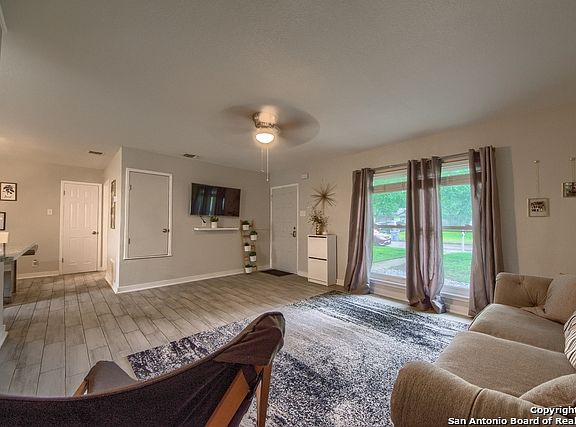 5th image of 3003 Shady Springs Dr