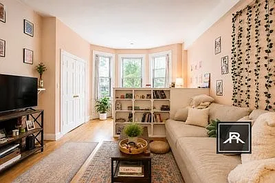 903 Beacon St #10 — Photo 2