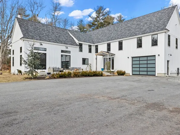 11 Holly Hl, Halifax, MA 02338