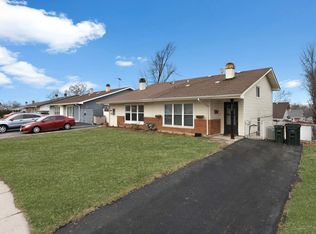 260 Bode Rd, Hoffman Estates, IL 60169