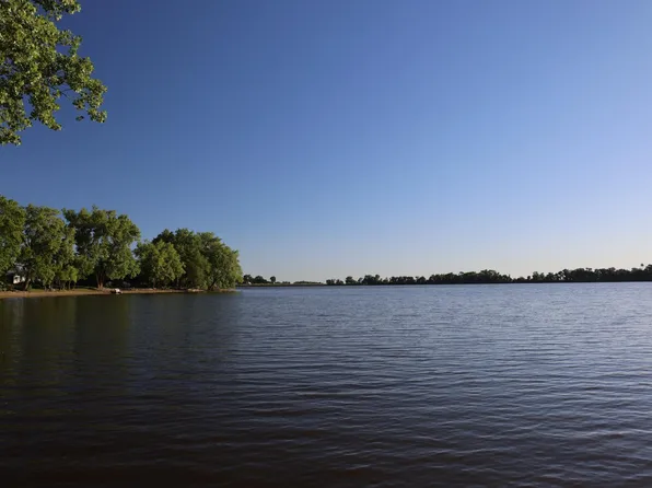 14 W Clear Lake Dr, Ceylon, MN 56121