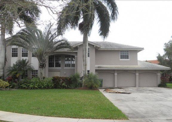 3rd image of 20320 NW 7th St