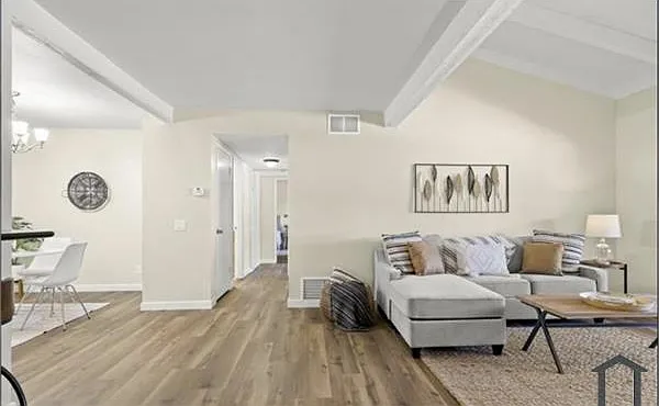 3 bed, 1127 sqft, $3,396 — Photo 4