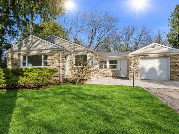 8424 North Fox Croft LANE, Fox Point, WI 53217