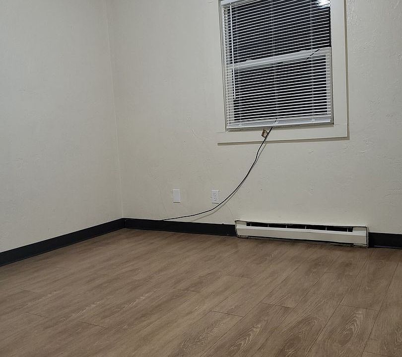 1st image of 1121 Eastman Ave