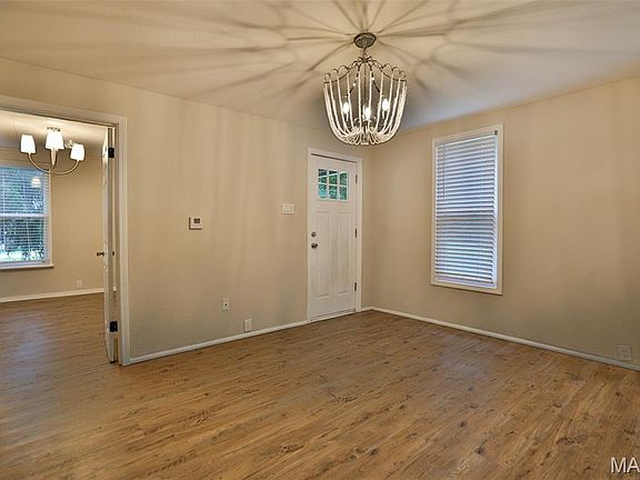 3rd image of 522 Shelly St
