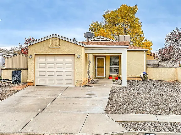 1062 Cactus Dr NE