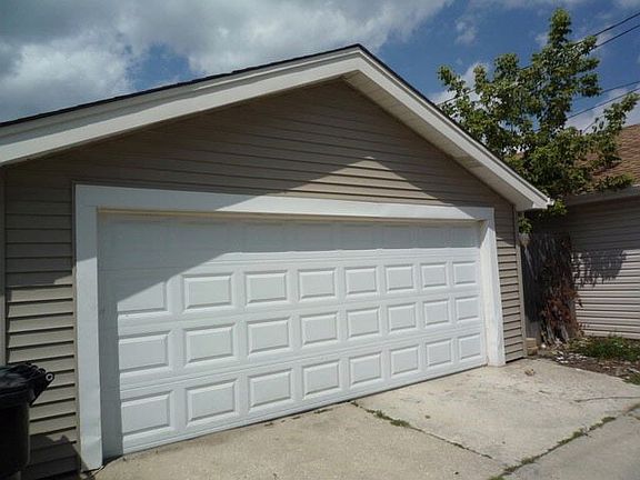2nd image of 5129 N McVicker Ave