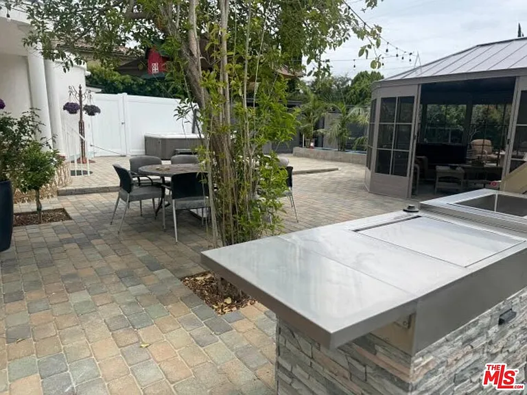 13551 Hart St — Photo 38
