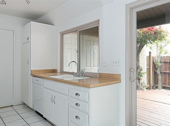 1115 Ibex Square-MLS_Size-005-5-Kitchen-