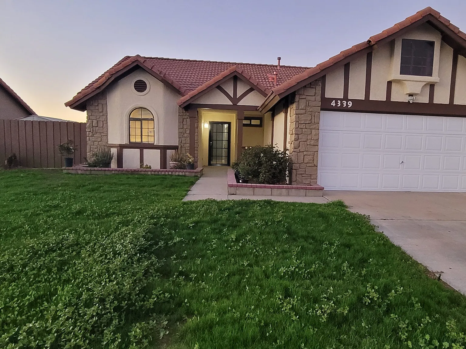 3 bed, 1307 sqft, $3,000 — Photo 1