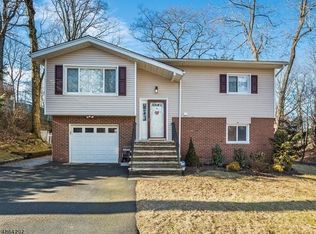 14 Indiana Trl, Hopatcong, NJ 07843