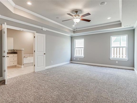 4th image of 3023 E History St