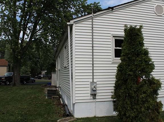 3rd image of 2700 Yeoman St