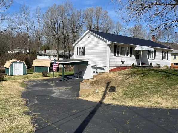 42 Peach Ln, New Martinsville, WV 26155