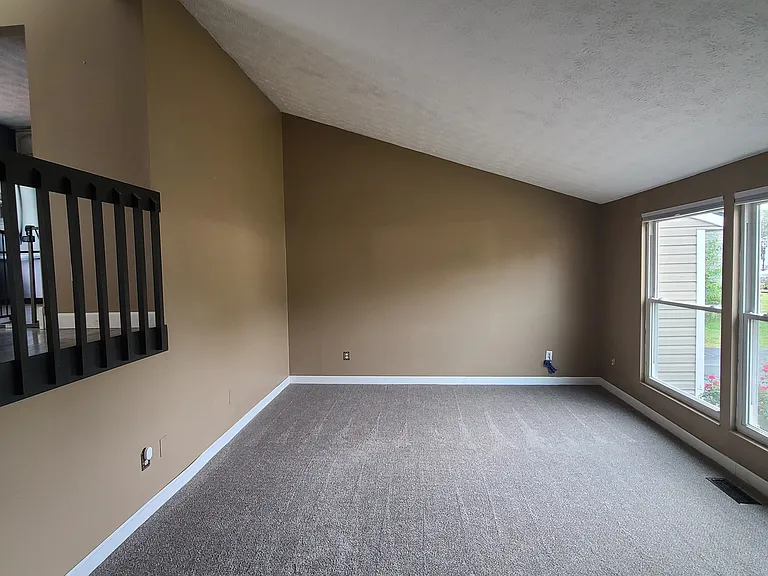 9820 Aylesworth Ln — Photo 5