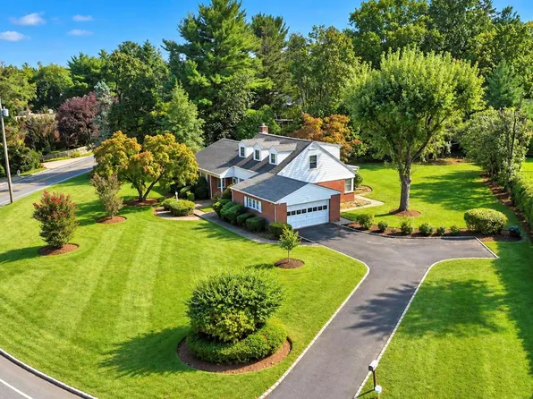 517 E Shore Road, Great Neck, NY 11024