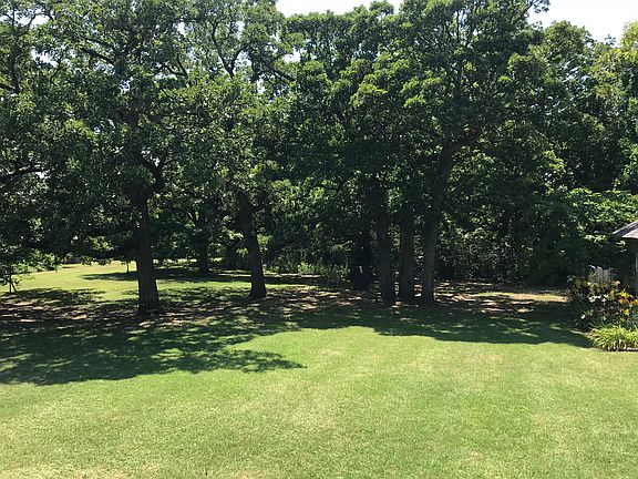 WONDERFUL PARK LIKE SETTING 