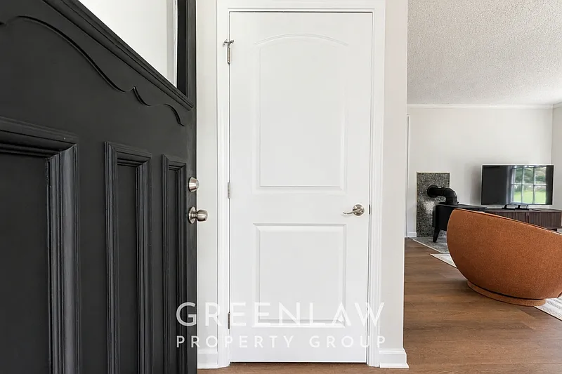 3 bed, 2.0 bath, 1256 sqft, $2,495 — Photo 3
