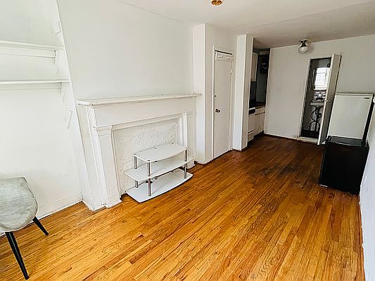 2nd image of 219 Avenue A APT 2FS