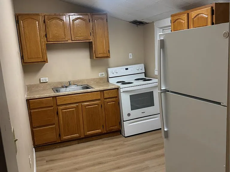 328 W Broad St — Photo 6