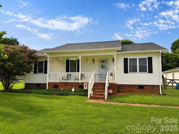 34295 Springdale Dr, New London, NC 28127