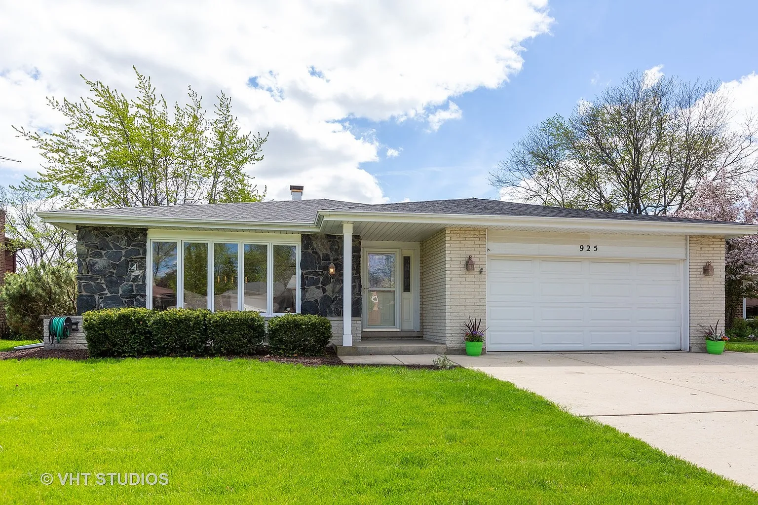 925 Walnut Dr photo 1