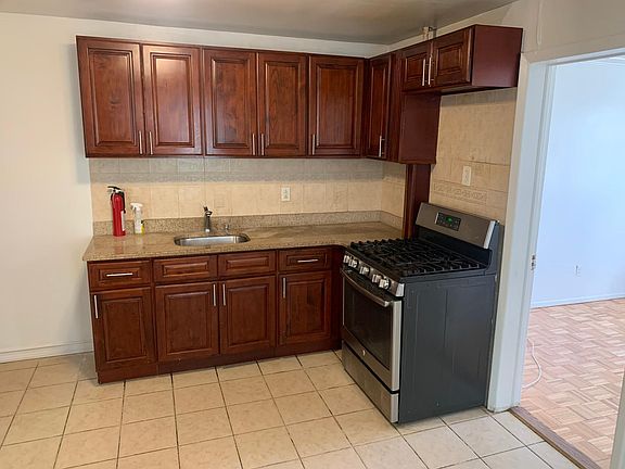 3rd image of 929 E 87th St #1