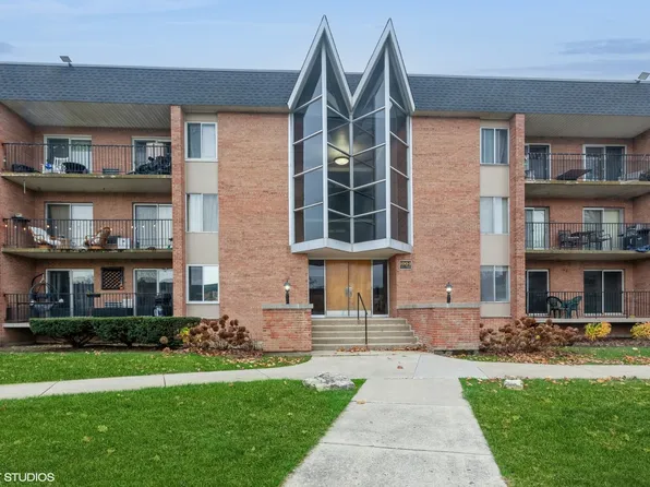 1004 N Mill St APT 106, Naperville, IL 60563