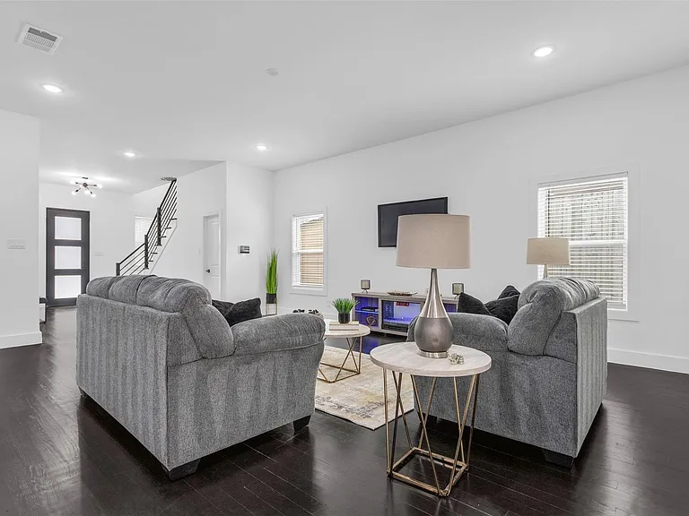 407 Dubois Ave — Photo 15