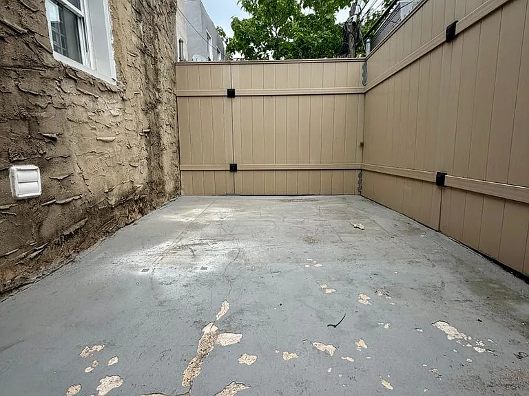 2120 Wharton St — Photo 22