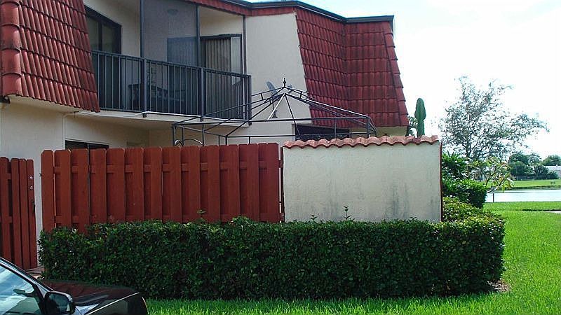 1st image of 3833 Victoria Dr