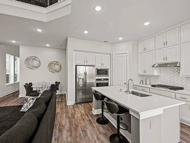 16631 Lake Austin St — Photo 8