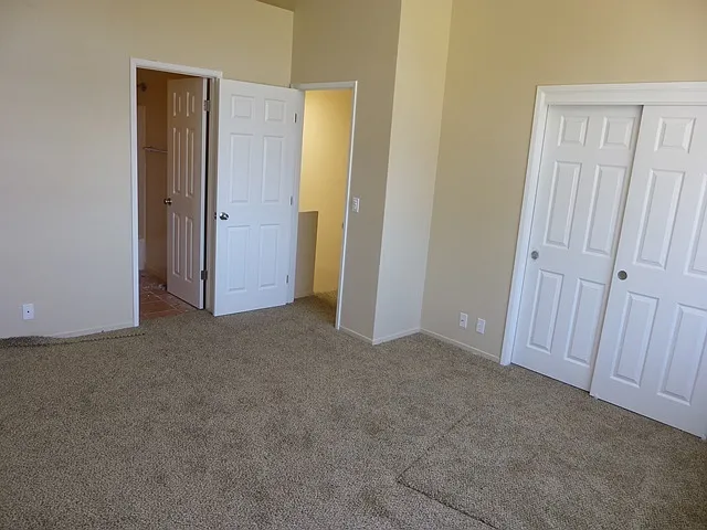 2435 Country Ln — Photo 9