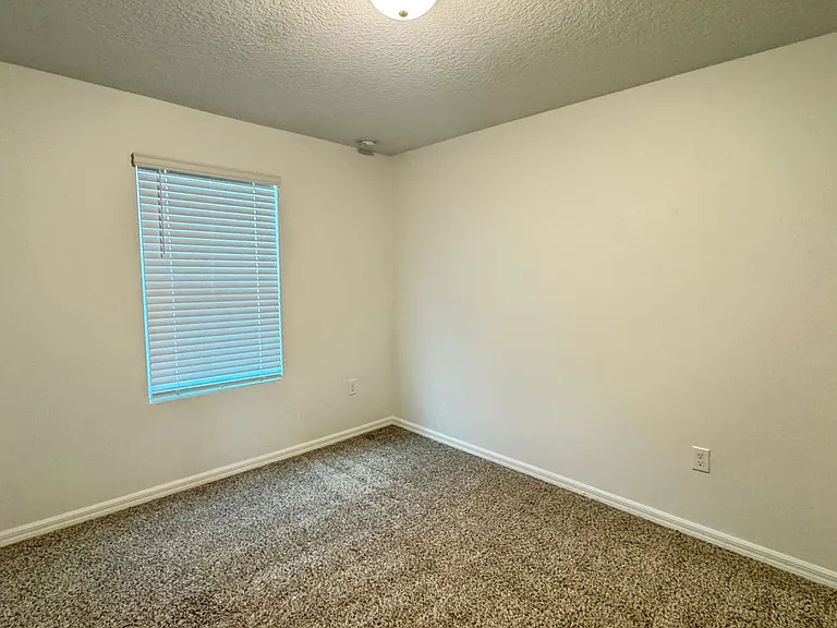 2401 White Tail St — Photo 31