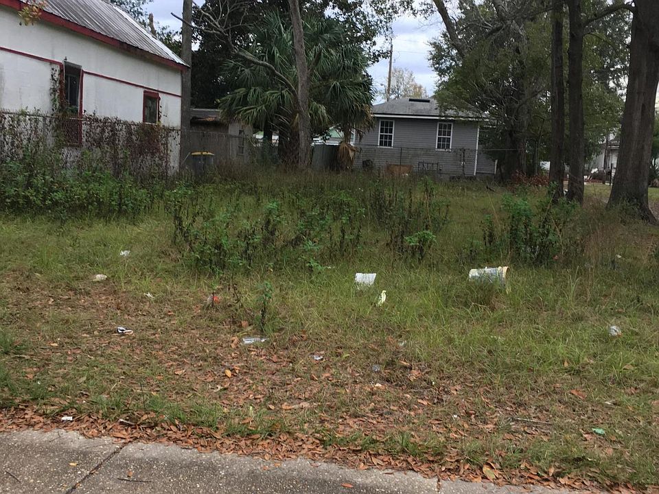2nd image of 1174 Grothe St