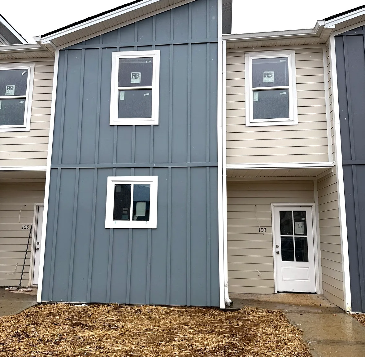 3 bed, 2.5 bath, 1800 sqft, $1,875 — Photo 1