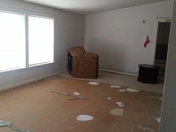 4th image of 277 N De Anjou Ave